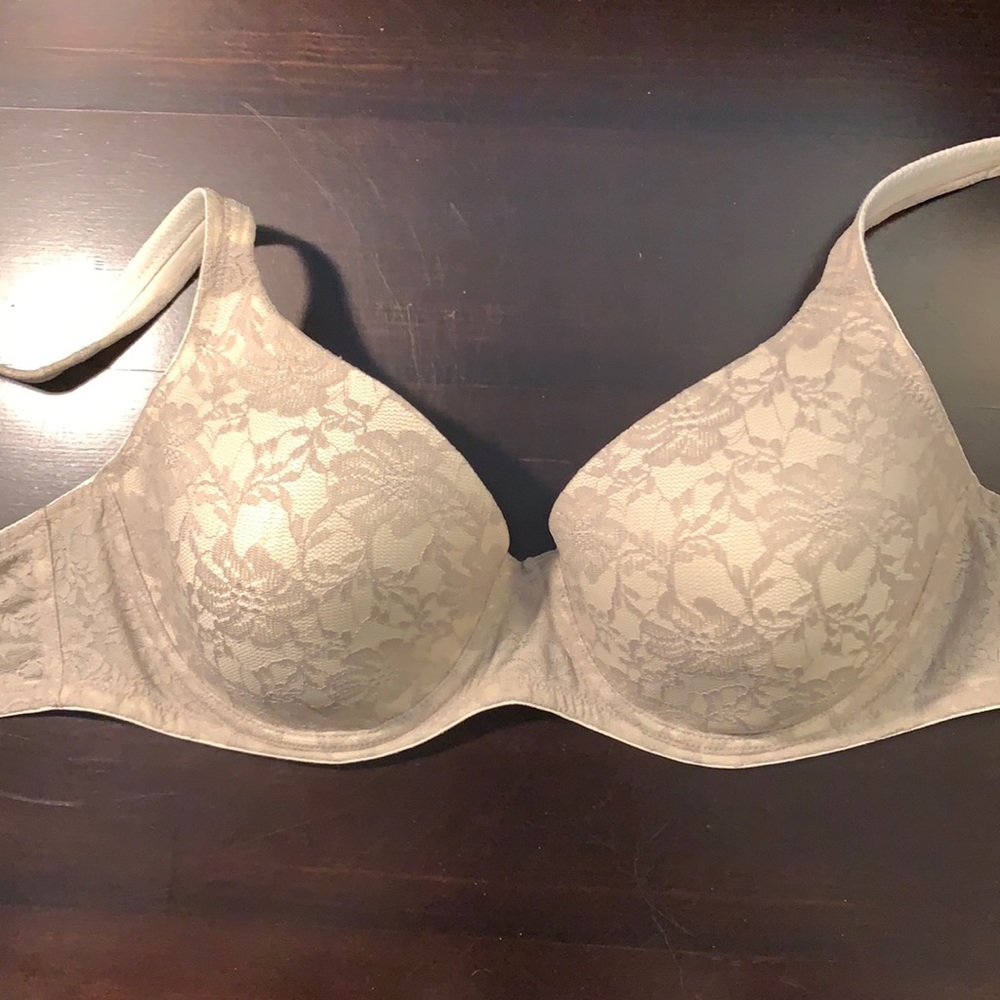 Soma Nude/Cream Lace bra. 32DD. Never worn.